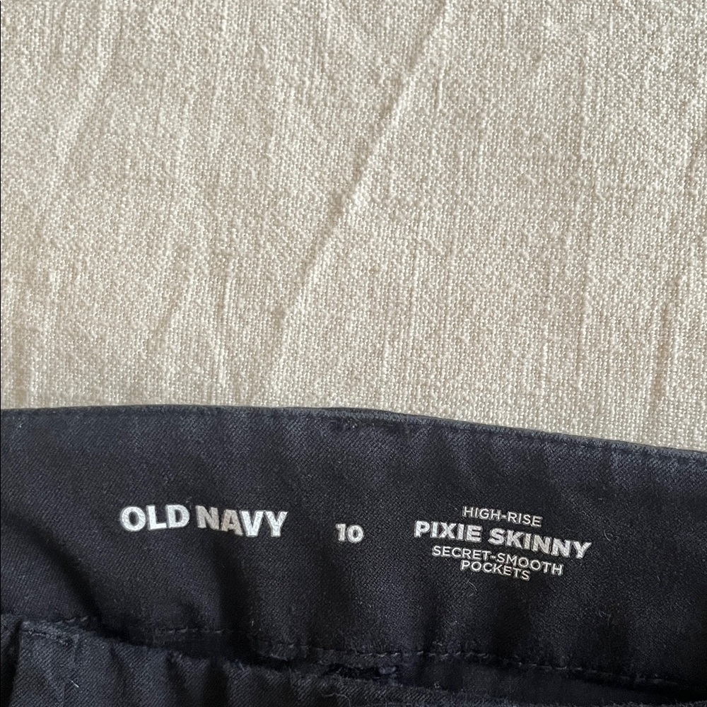 Old Navy Pixie Skinny Pants in Black